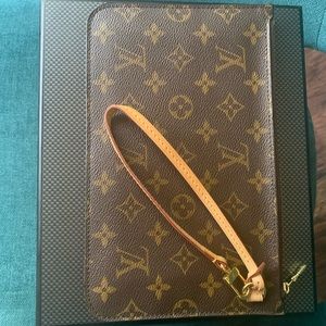 Louis Vuitton Neverfull Monogram wristlet